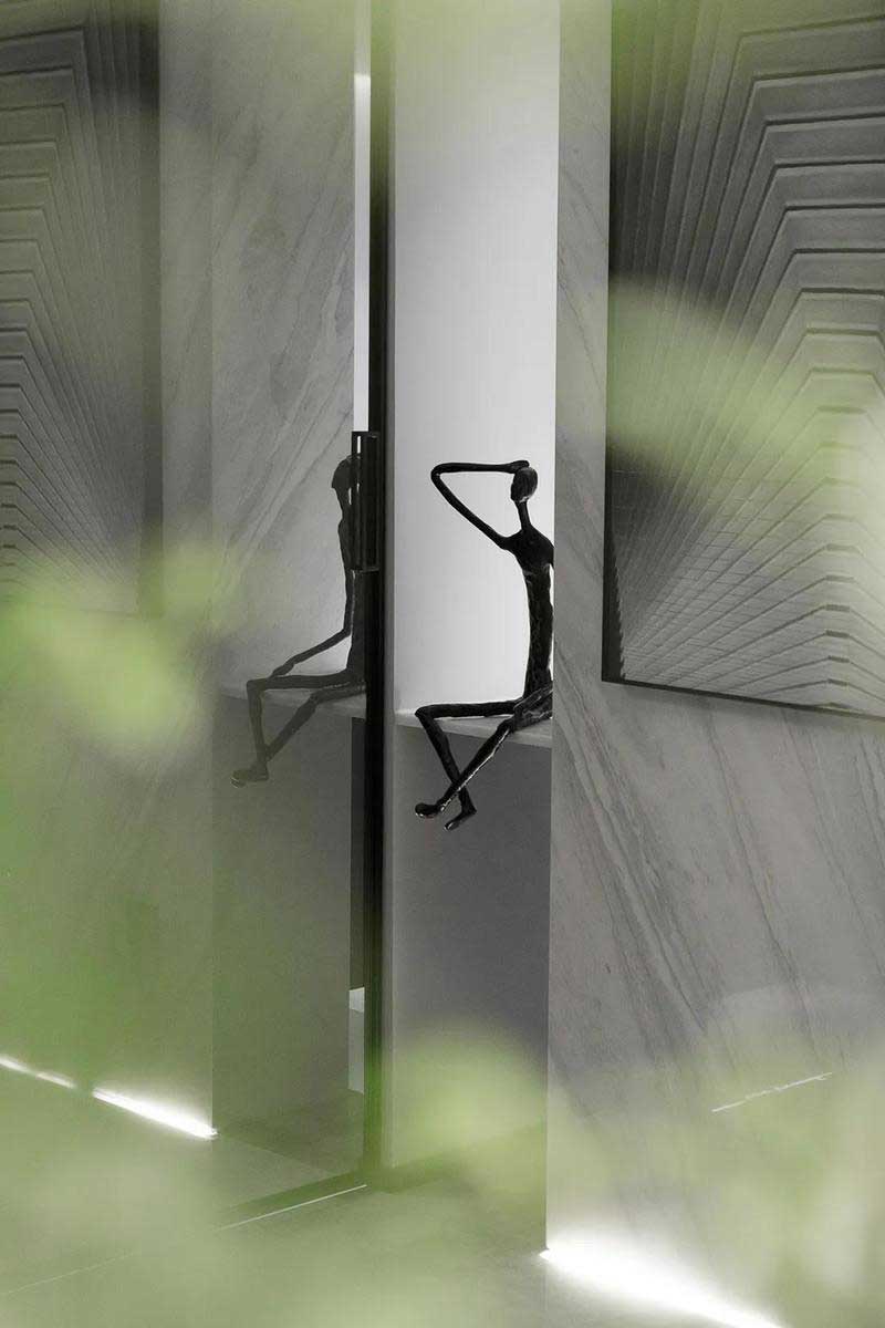 深圳鹽田極簡(jiǎn)風(fēng)格家庭住宅裝修設(shè)計(jì)客廳藝術(shù)雕塑 深圳鹽田極簡(jiǎn)風(fēng)格家庭住宅裝修設(shè)計(jì)客廳藝術(shù)雕塑