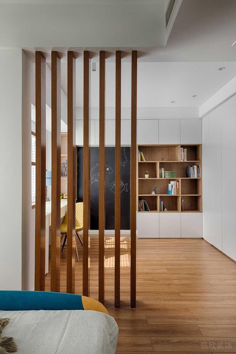 深圳羅湖北歐簡約風(fēng)家庭全包裝修施工案例臥室原木格柵