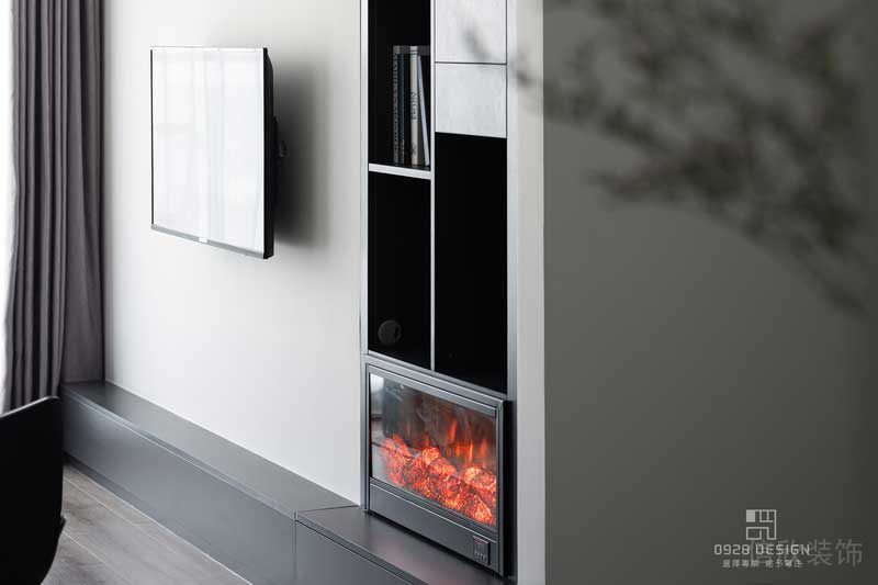 壁爐也是家中的亮點之一,電視機是舊的所以尺寸好像偏小了些,電視線和機頂盒線全部都做50管埋在墻體里面,這樣就看不到線啦。 壁爐也是家中的亮點之一,電視機是舊的所以尺寸好像偏小了些,電視線和機頂盒線全部都做50管埋在墻體里面,這樣就看不到線啦。