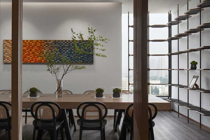 深圳龍華觀瀾新中式辦公室裝修大會議室