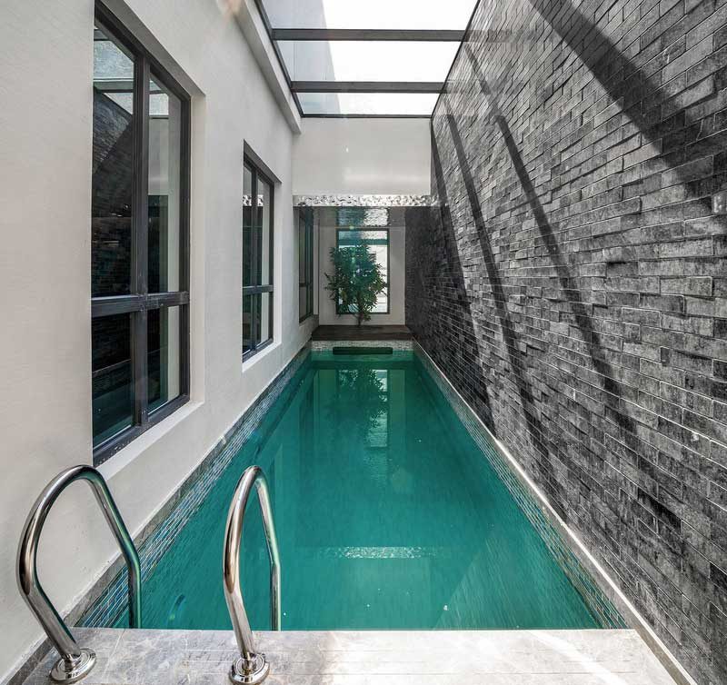 深圳南山區(qū)現(xiàn)代輕奢住宅新房裝修休閑泳池 深圳南山區(qū)現(xiàn)代輕奢住宅新房裝修休閑泳池