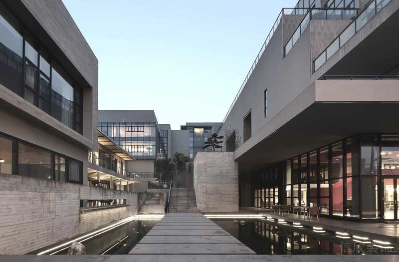 深圳寶安區(qū)深圳龍華大型辦公室裝修設計