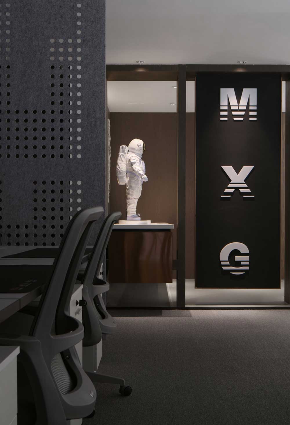 龍華區(qū)恒大時(shí)尚慧谷大廈簡(jiǎn)約風(fēng)格辦公室裝修設(shè)計(jì)藝術(shù)雕塑 龍華區(qū)恒大時(shí)尚慧谷大廈簡(jiǎn)約風(fēng)格辦公室裝修設(shè)計(jì)藝術(shù)雕塑