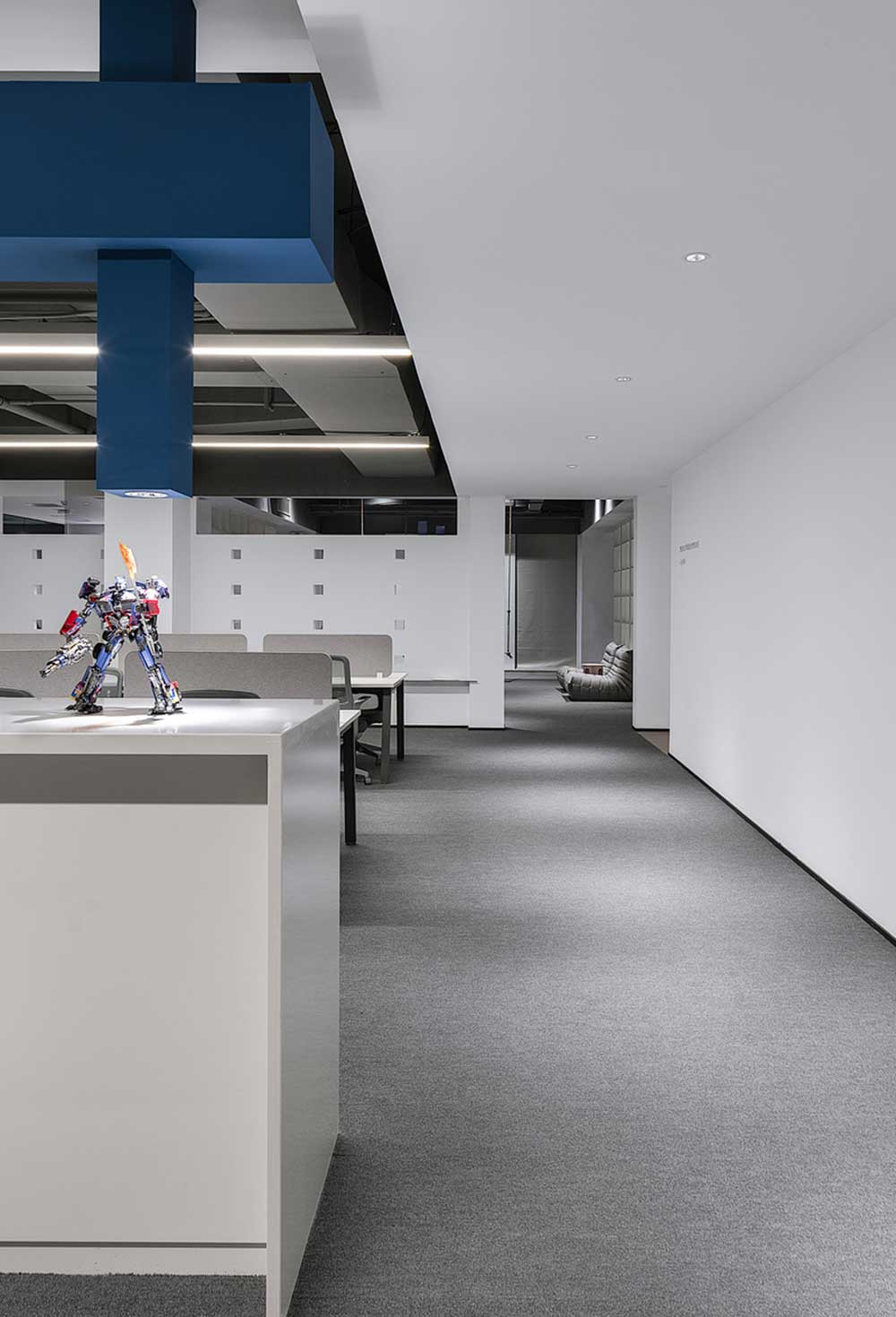 龍崗區(qū)啟迪協(xié)信深圳科技園簡約風格辦公室裝修藍色幾何裝置藝術(shù)造型燈 龍崗區(qū)啟迪協(xié)信深圳科技園簡約風格辦公室裝修藍色幾何裝置藝術(shù)造型燈