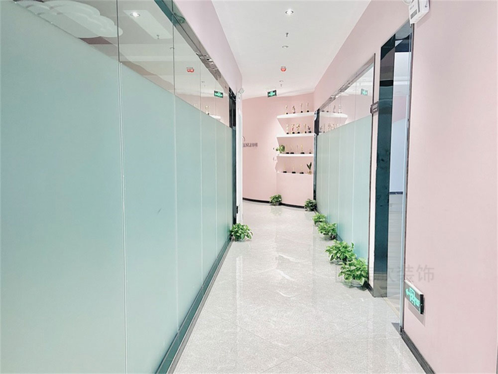 深圳市龍崗區(qū)布吉藝術(shù)培訓學校走廊 深圳市龍崗區(qū)布吉藝術(shù)培訓學校走廊