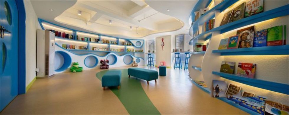 培訓(xùn)班裝修藍(lán)色的書架效果圖