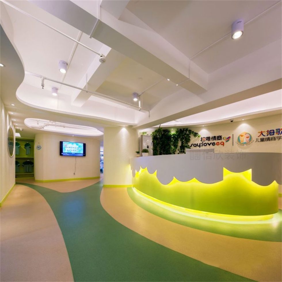 培訓(xùn)班裝修過道綠色的地板膠