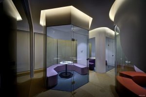 幾何造型多邊形玻璃隔音辦公室獨立休息區就餐區裝修效果