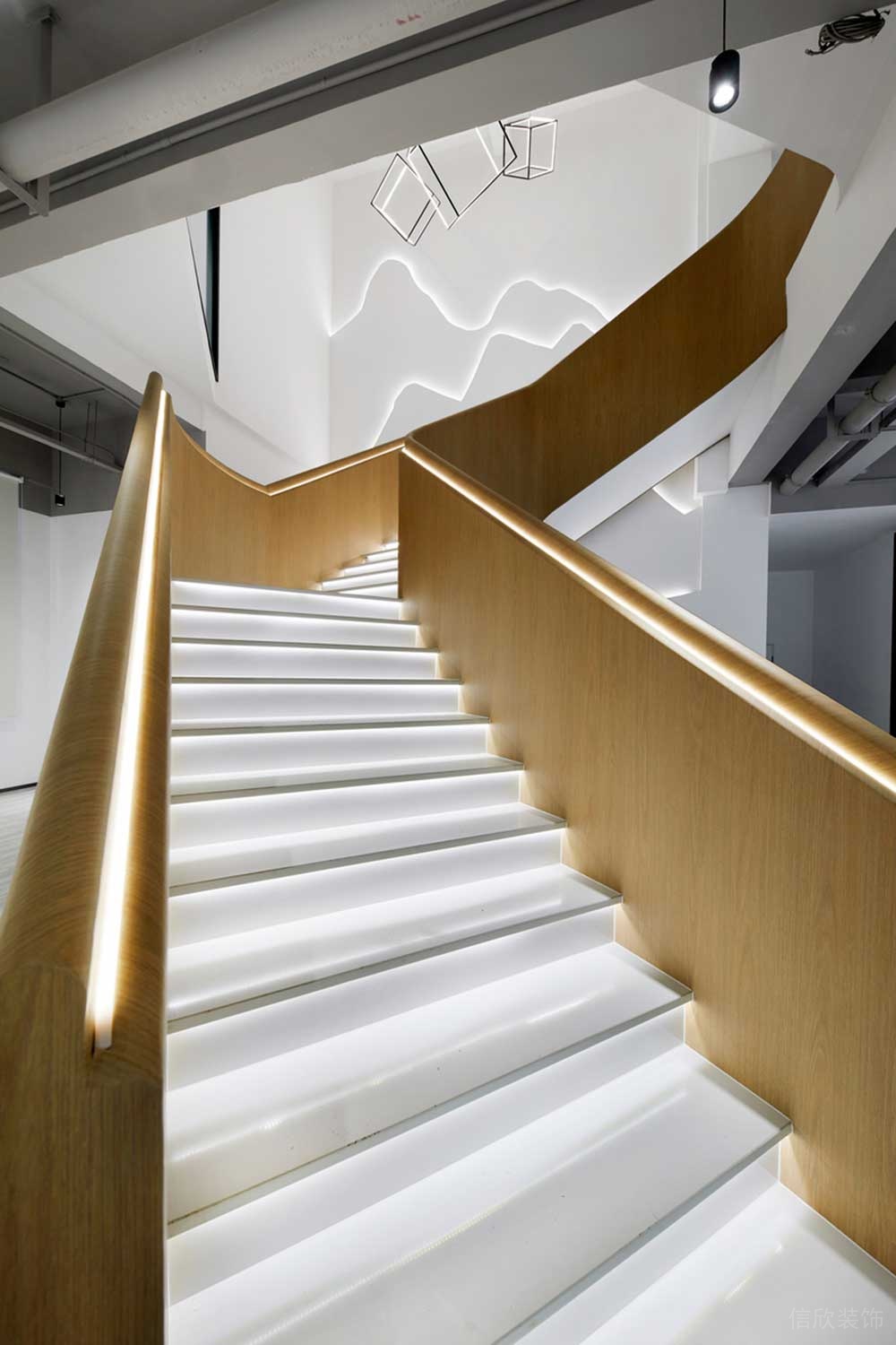 寶安區(qū)朗峻廣場(chǎng)現(xiàn)代簡(jiǎn)約風(fēng)格辦公室裝修設(shè)計(jì)視覺(jué)感官