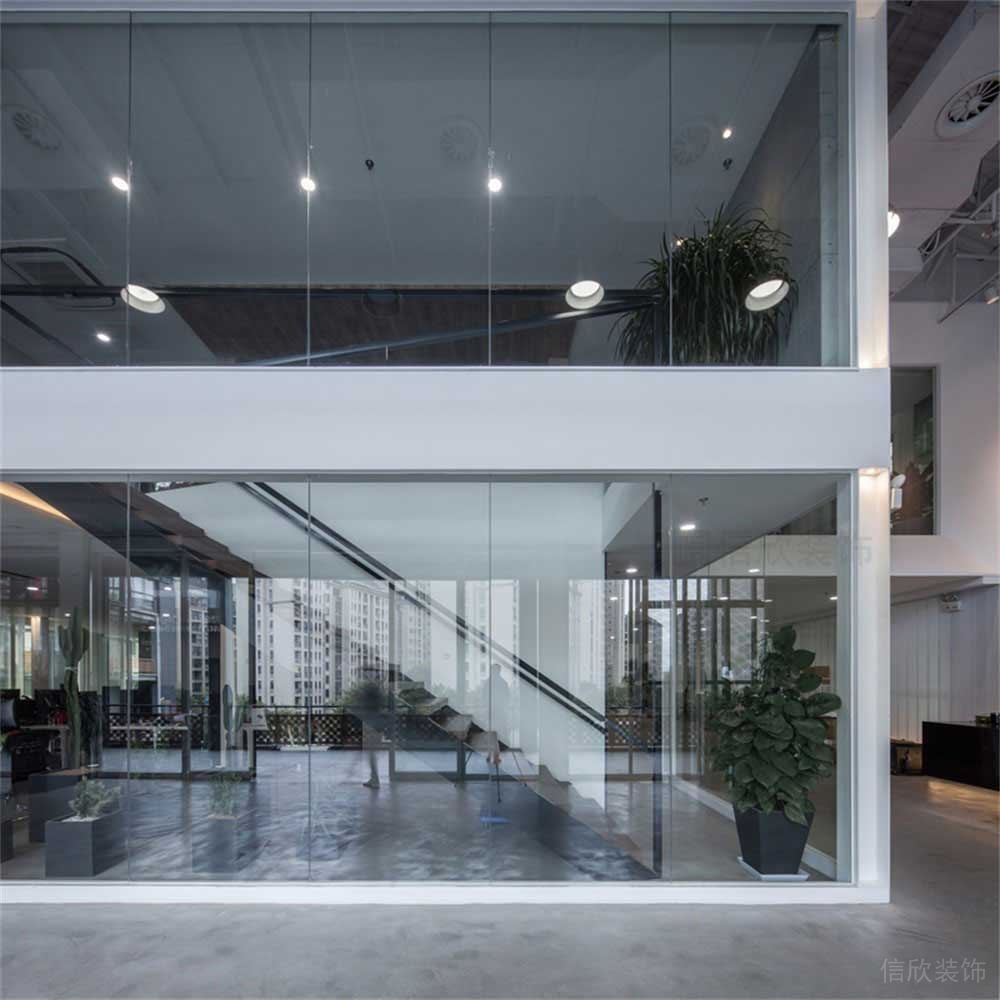 深圳市羅湖區(qū)布心曼奇立德動漫培訓中心落地玻璃