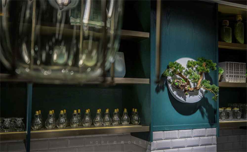 深圳鹽田混搭風(fēng)美食廣場(chǎng)裝修設(shè)計(jì)綠植裝飾