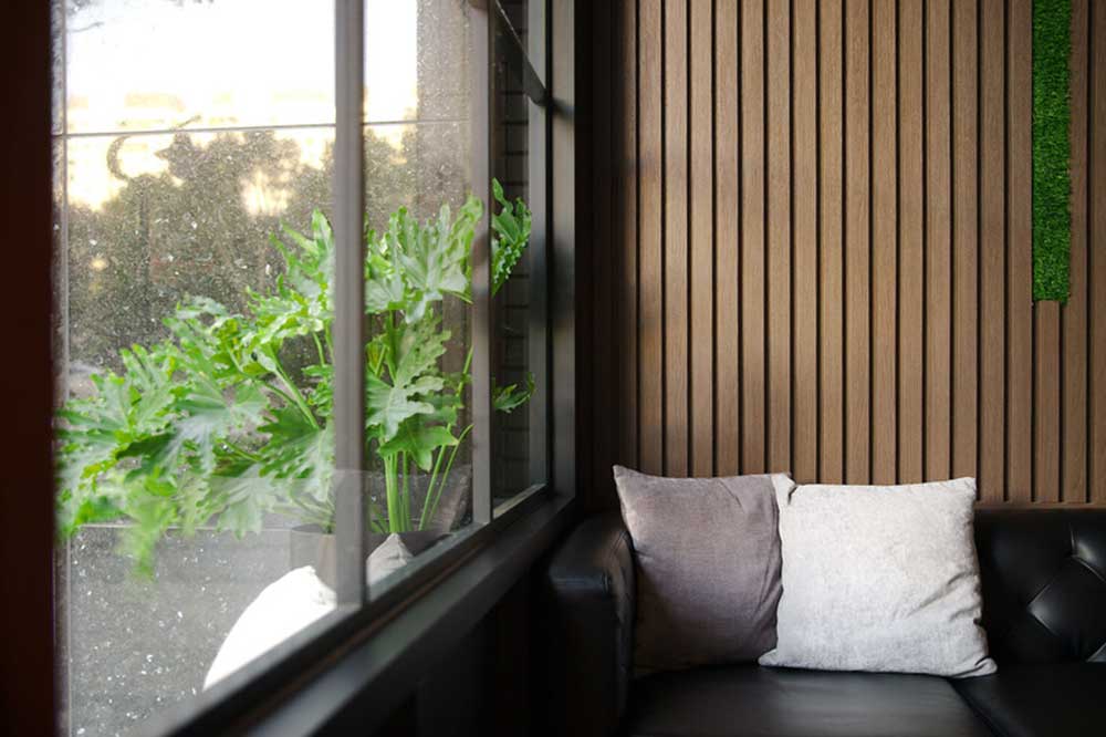 寶安華僑城瑞灣府簡約風格辦公室裝修柚木色格柵飾面板 寶安華僑城瑞灣府簡約風格辦公室裝修柚木色格柵飾面板