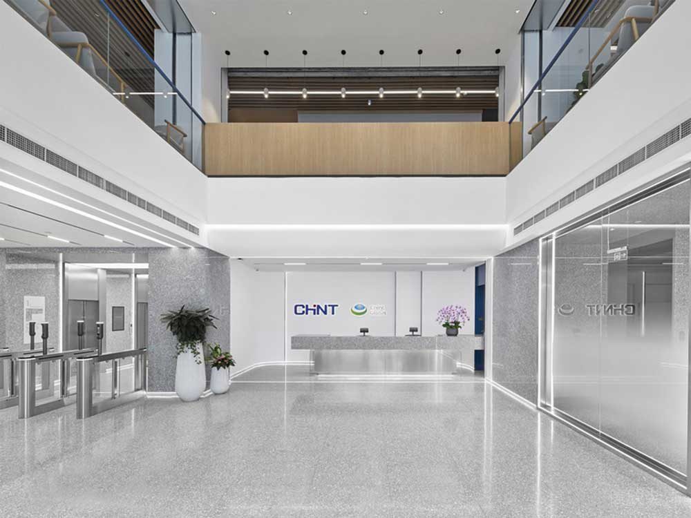 環(huán)形漸變玻璃科技未來感公司裝修前臺(tái)設(shè)計(jì)水磨石地板辦公室檢測(cè)區(qū)域金屬