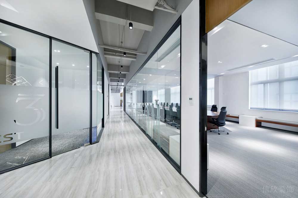 寶安區(qū)朗峻廣場(chǎng)現(xiàn)代簡(jiǎn)約風(fēng)格辦公室裝修設(shè)計(jì)過(guò)道