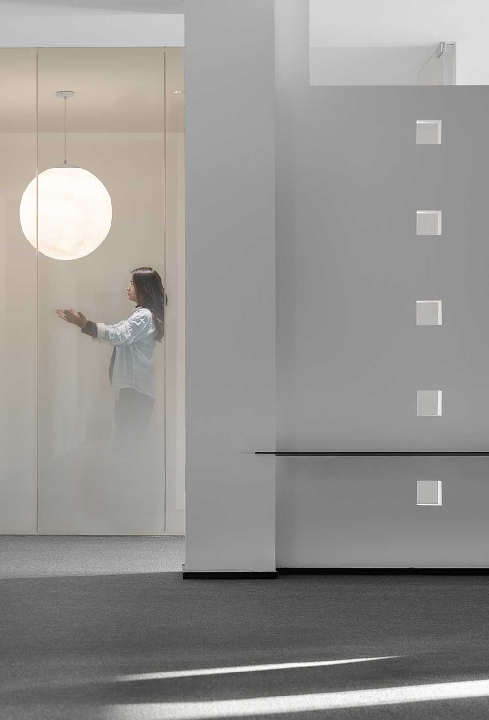 龍崗區(qū)啟迪協(xié)信深圳科技園簡約風格辦公室裝修藝術(shù)吊燈 龍崗區(qū)啟迪協(xié)信深圳科技園簡約風格辦公室裝修藝術(shù)吊燈