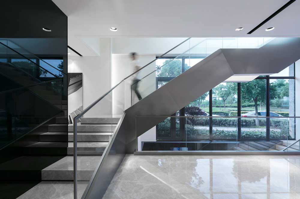 大鵬新區鑫園廣場現代風格辦公室裝修樓梯廳