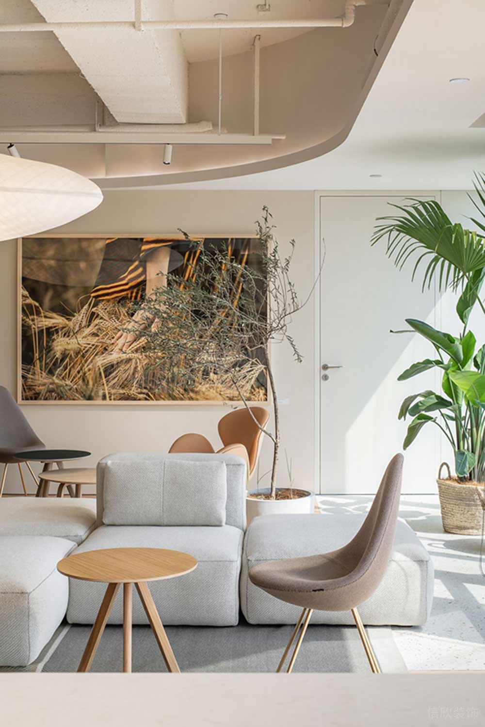 北歐工業(yè)風(fēng)辦公室項(xiàng)目休閑會(huì)客區(qū)裝修圖