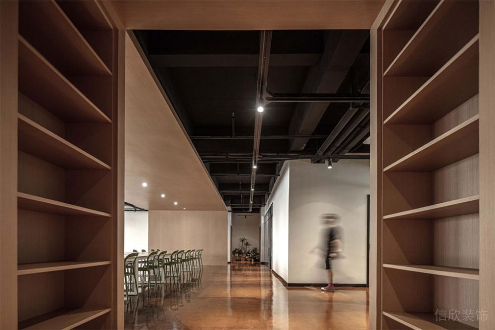 北歐工業(yè)風(fēng)商務(wù)辦公空間過(guò)廊裝修圖