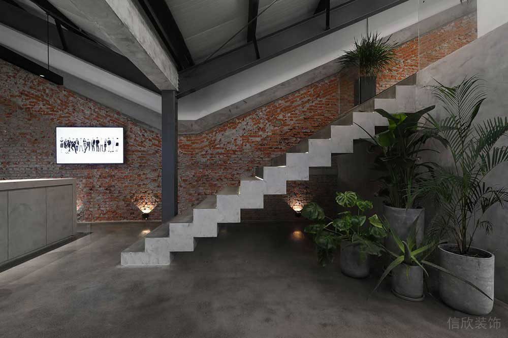 工業風商務辦公室樓梯廳空間設計裝修圖