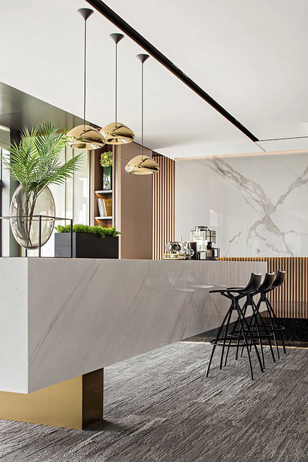 輕奢風(fēng)格公共辦公室吧臺(tái)休閑區(qū)裝修圖