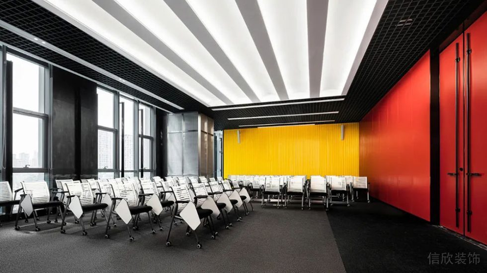 現(xiàn)代工業(yè)風商務辦公場所培訓室裝修圖