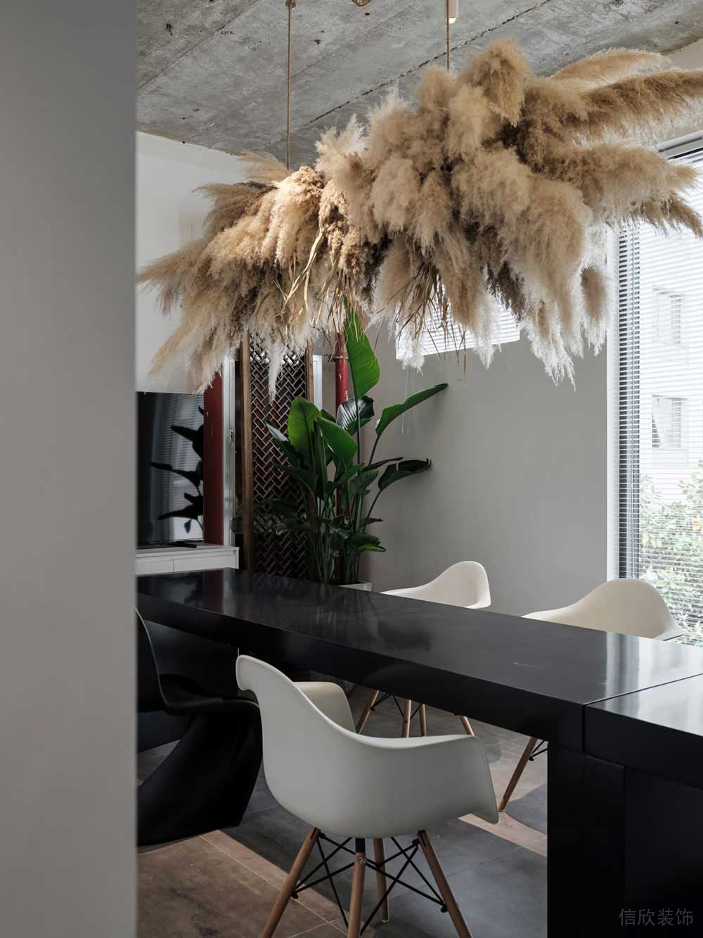 現(xiàn)代工業(yè)風商務辦公場所洽談區(qū)設計案例裝修圖