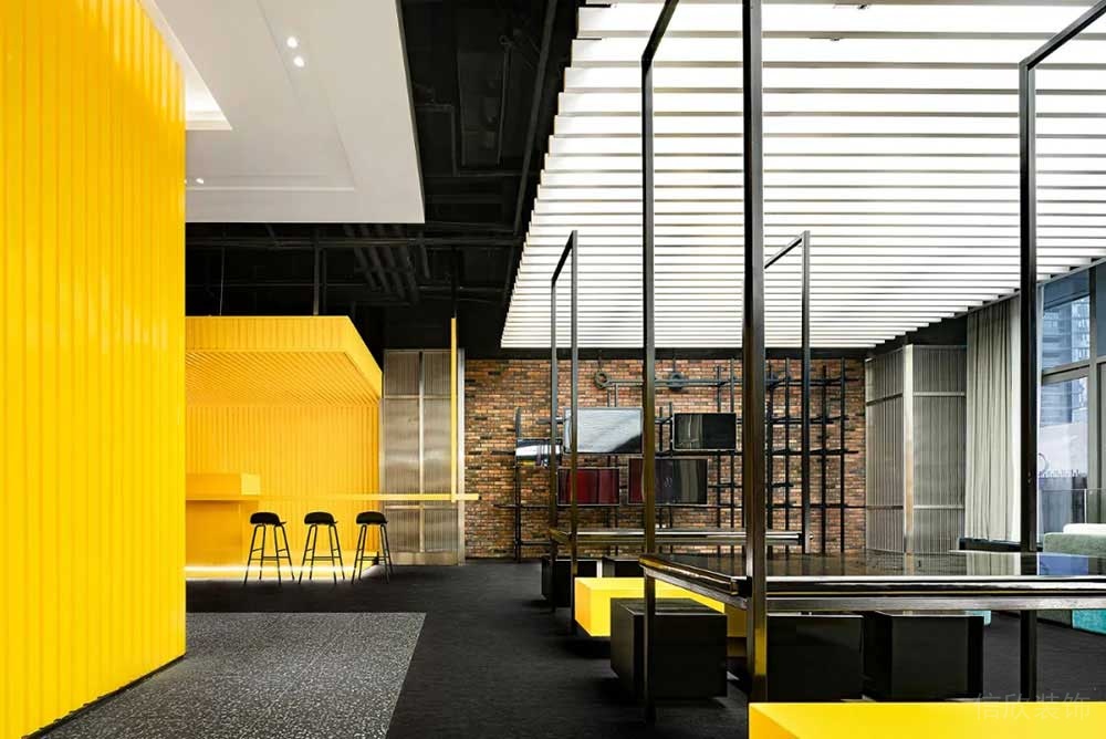 現(xiàn)代工業(yè)風商務辦公空間多功能辦公區(qū)裝修圖