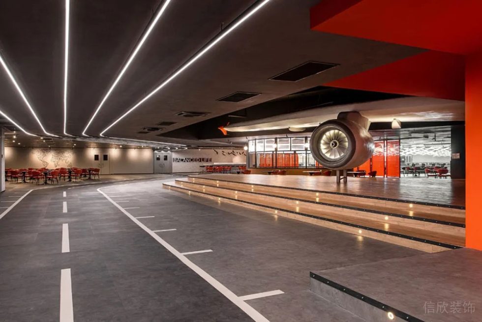 現(xiàn)代工業(yè)風商務辦公空間多功能廳裝修圖