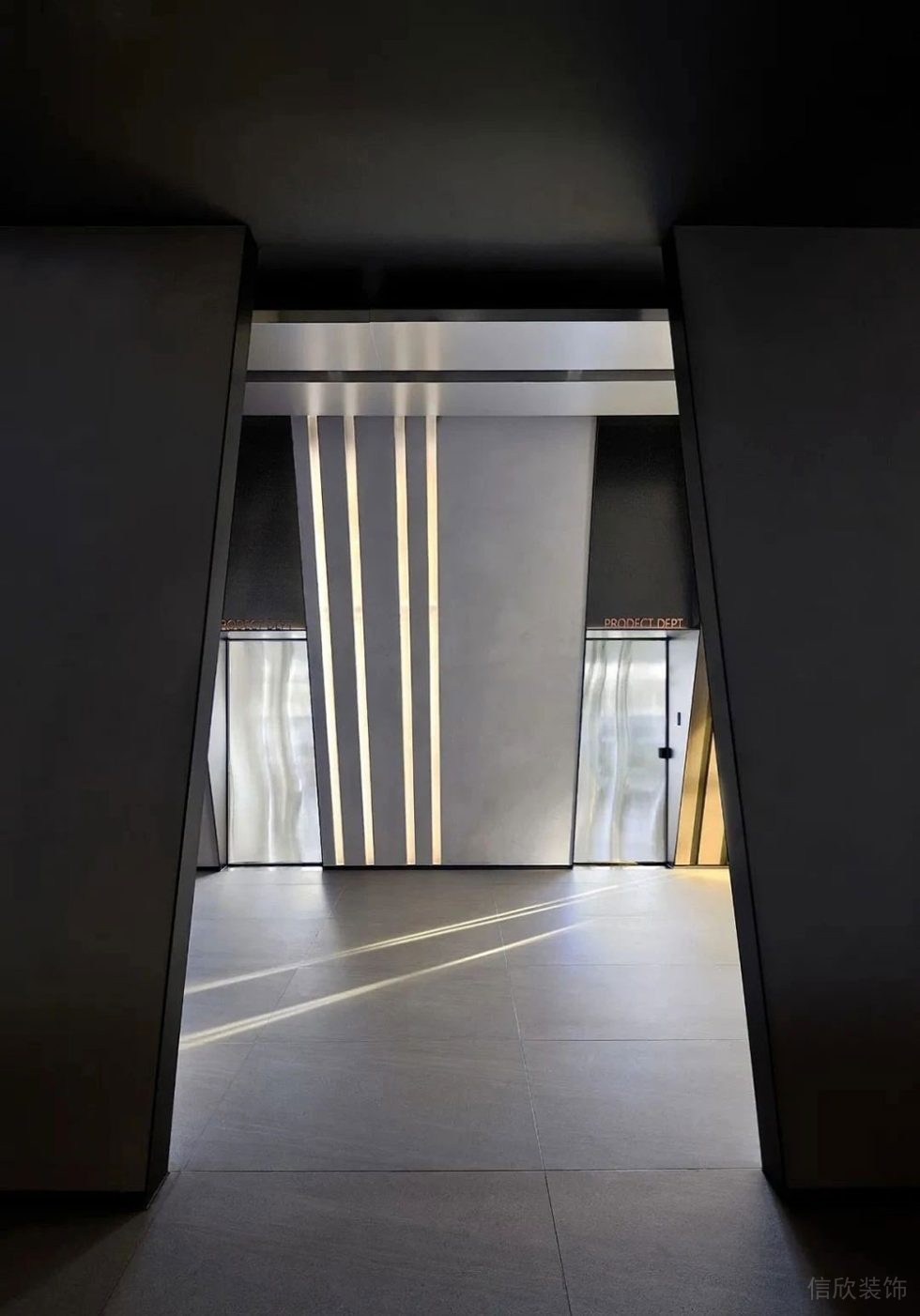 現(xiàn)代工業(yè)風商務辦公空間過廊設計案例裝修圖