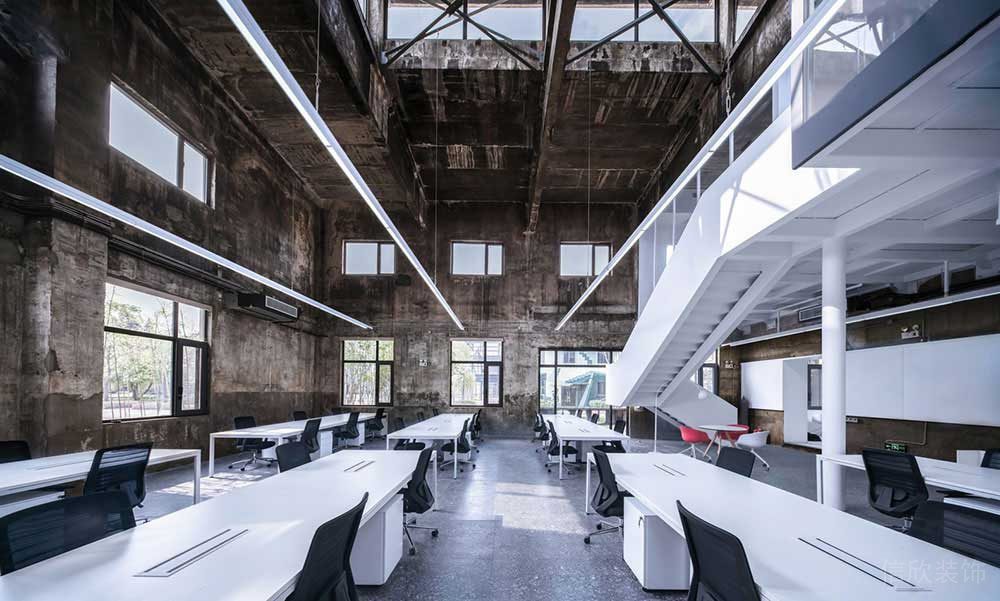 現(xiàn)代工業(yè)風商務辦公室多功能辦公廳裝修圖