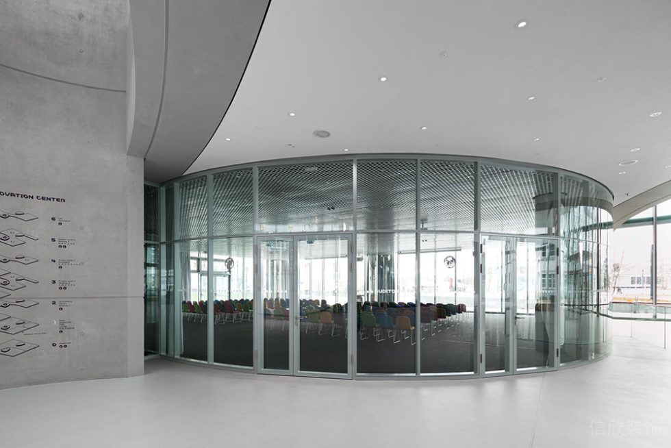 現(xiàn)代工業(yè)商務辦公空間門廊裝修圖