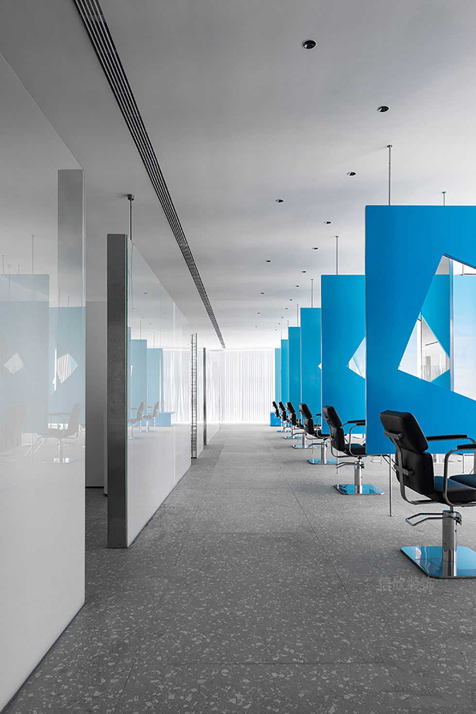 深圳福田藍(lán)色的美發(fā)會所裝修設(shè)計 深圳福田藍(lán)色的美發(fā)會所裝修設(shè)計