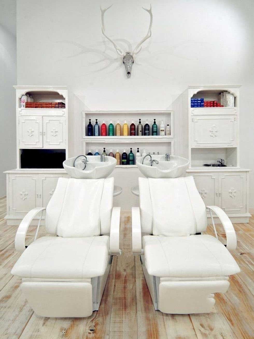 白色的美發店洗發區裝修設計