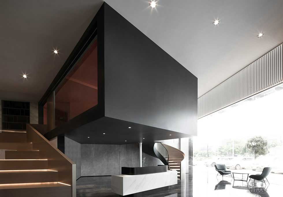 弧線大理石前臺(tái)區(qū)辦公室裝修木質(zhì)燈帶過道階梯效果圖