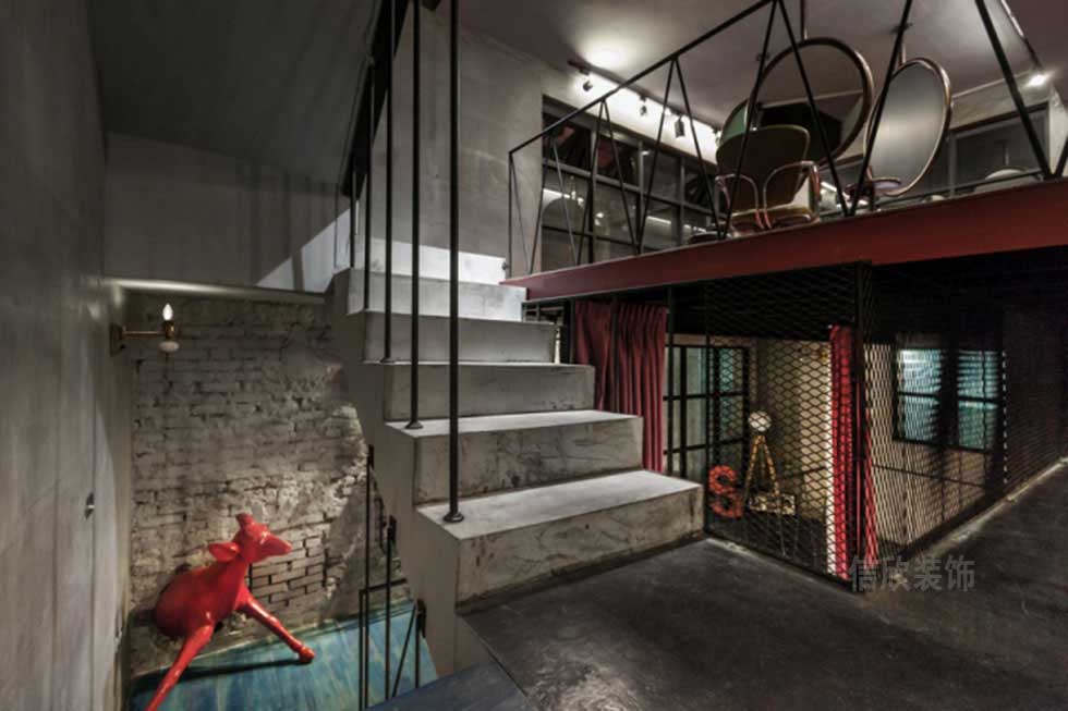 深圳工業(yè)風美發(fā)沙龍樓梯