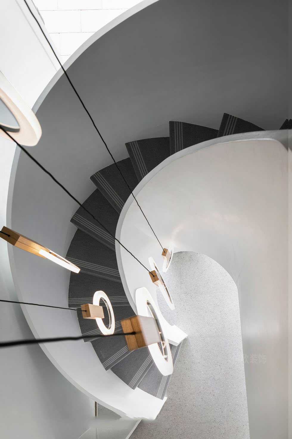 深圳羅湖時(shí)尚發(fā)型會(huì)所裝修吊燈實(shí)景案例 深圳羅湖時(shí)尚發(fā)型會(huì)所裝修吊燈實(shí)景案例