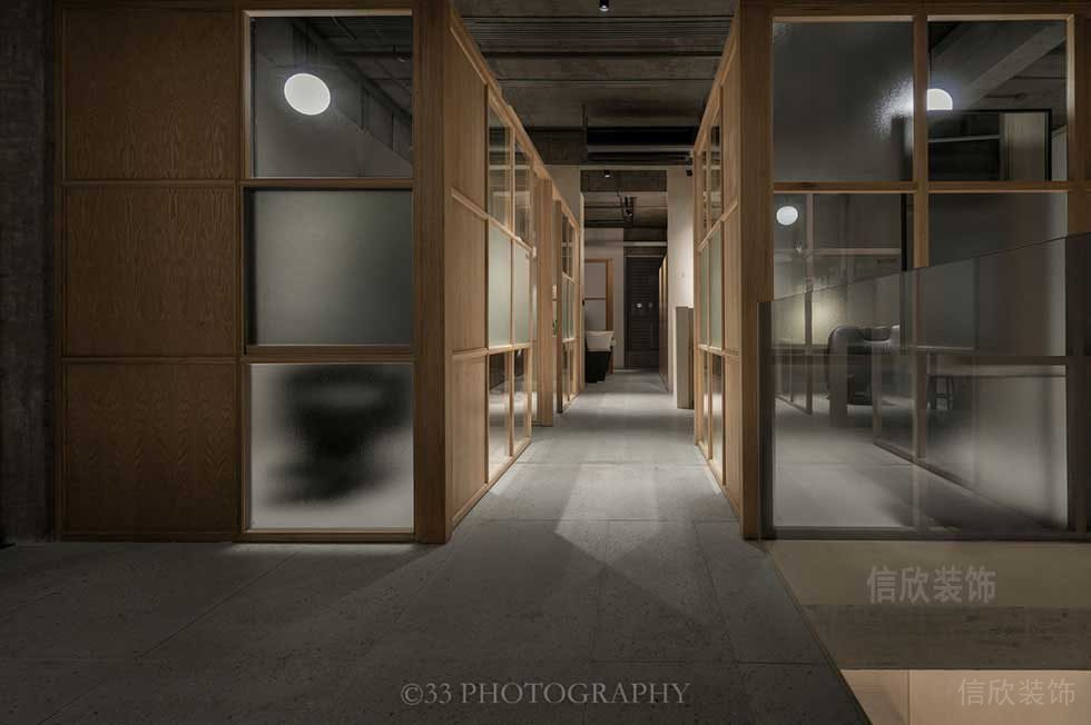 實木設計磨砂玻璃裝修設計水磨石天花創(chuàng)意過道工作室木質(zhì)