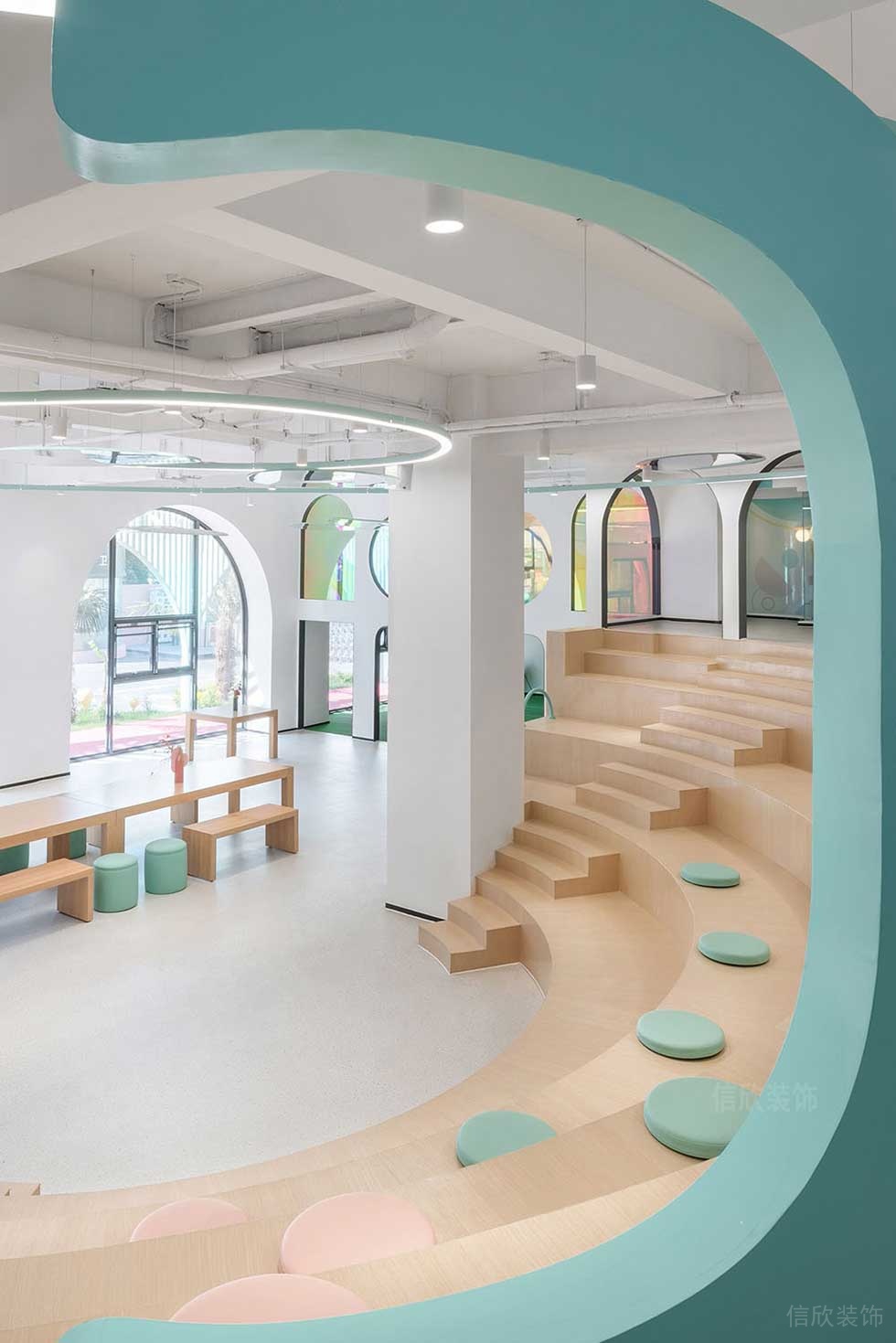 北歐風(fēng)格辦公場所階梯式休息廳