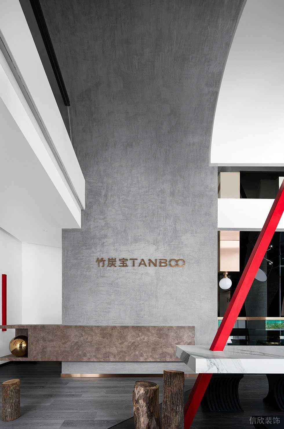 弧線灰色天花墻體一體式設(shè)計(jì)前臺(tái)區(qū)玫瑰金金屬字體效果圖