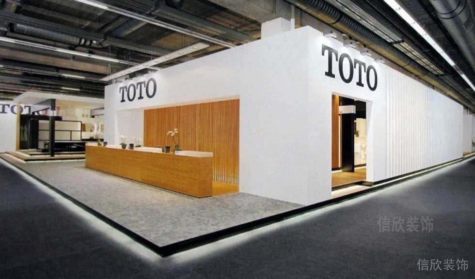 Toto品牌形象辦公室裝修效果圖內(nèi)嵌式環(huán)形腳燈大理石地板裝修過道交界處效果圖