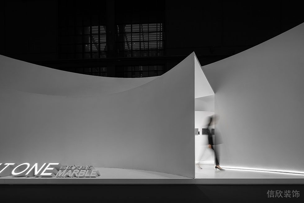 工作室現(xiàn)代弧線黑白色調(diào)裝修過道走廊效果