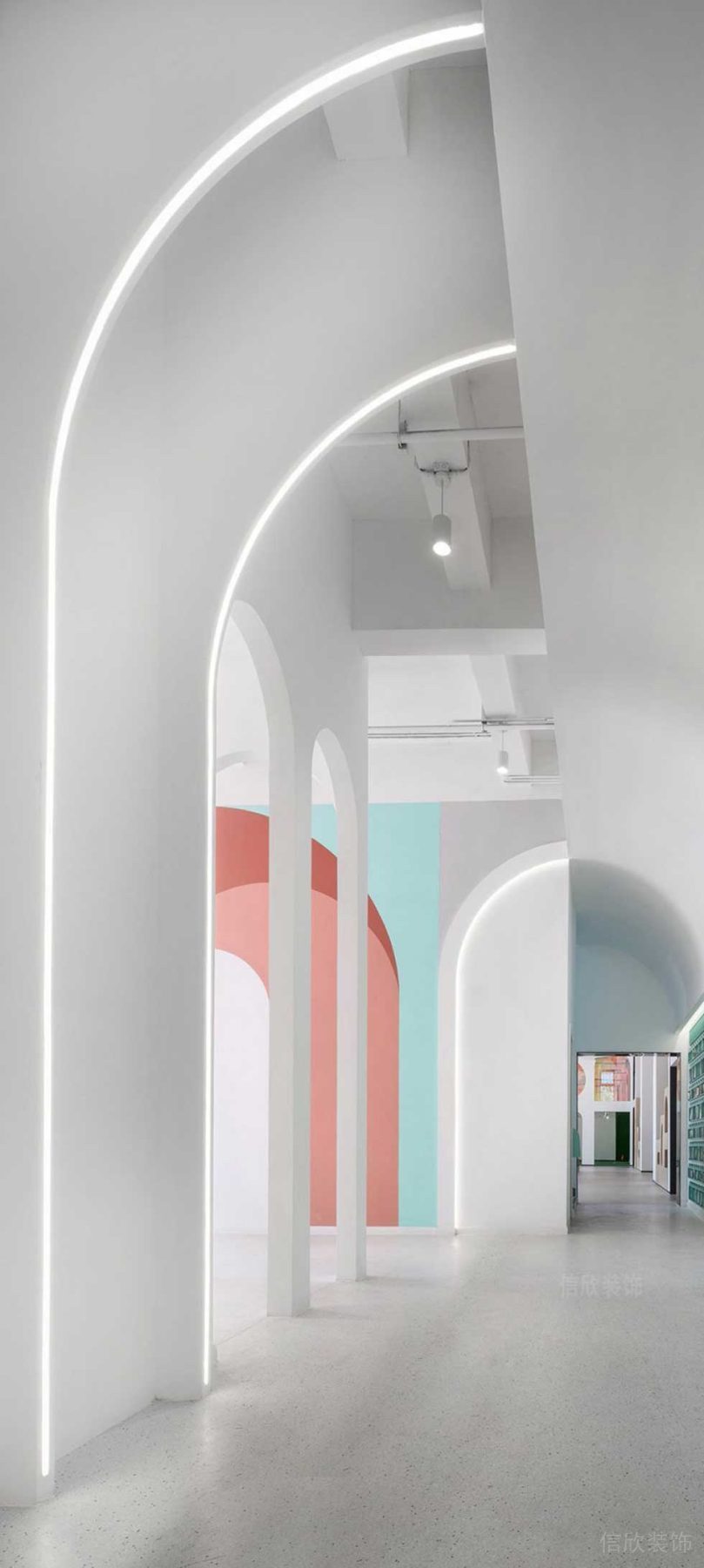 現(xiàn)代北歐風(fēng)辦公室藝術(shù)走廊拱形門洞效果圖