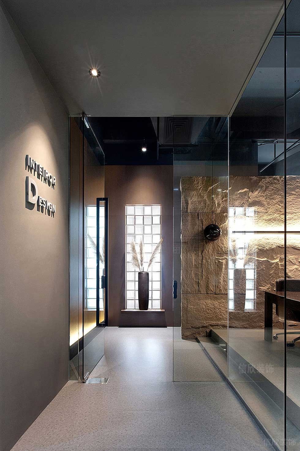 現(xiàn)代簡(jiǎn)約風(fēng)格辦公室入口過(guò)道裝修圖