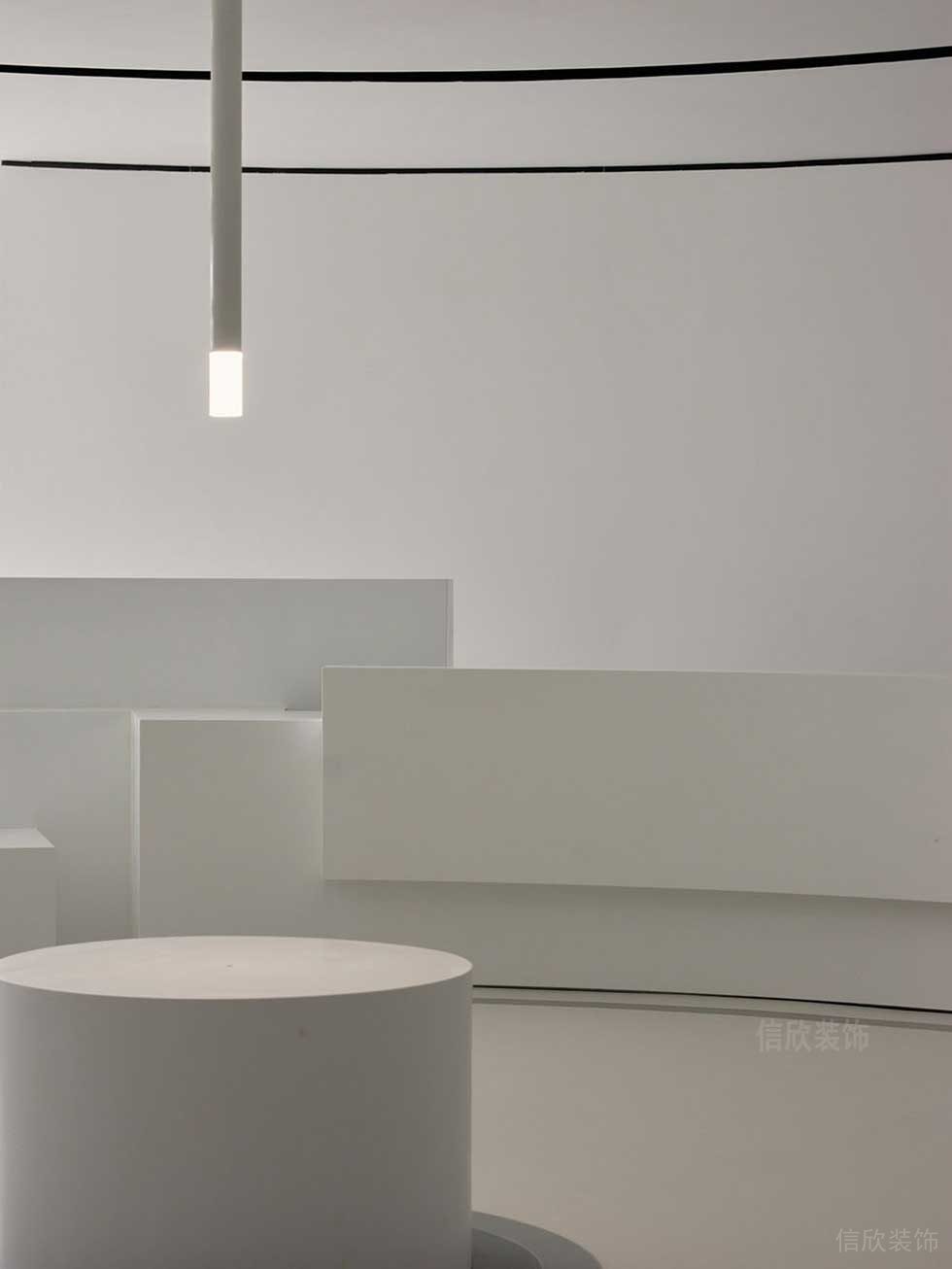 現(xiàn)代簡約風格辦公室休閑廳特色幾何體背景墻裝修圖