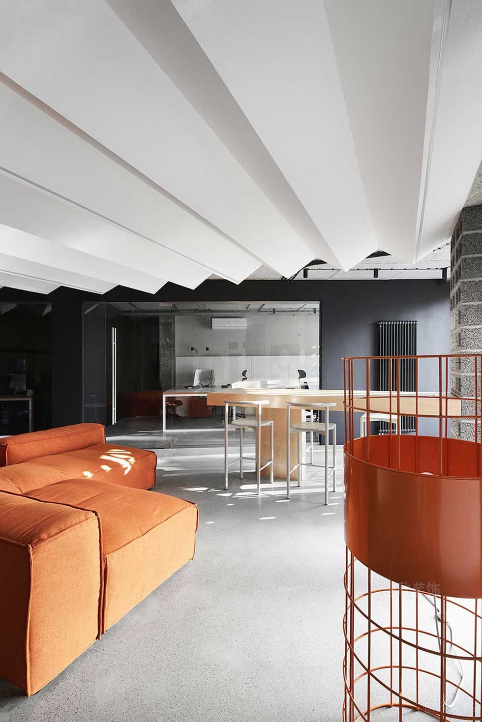 現(xiàn)代簡約風格辦公室裝修案例休閑廳設計圖