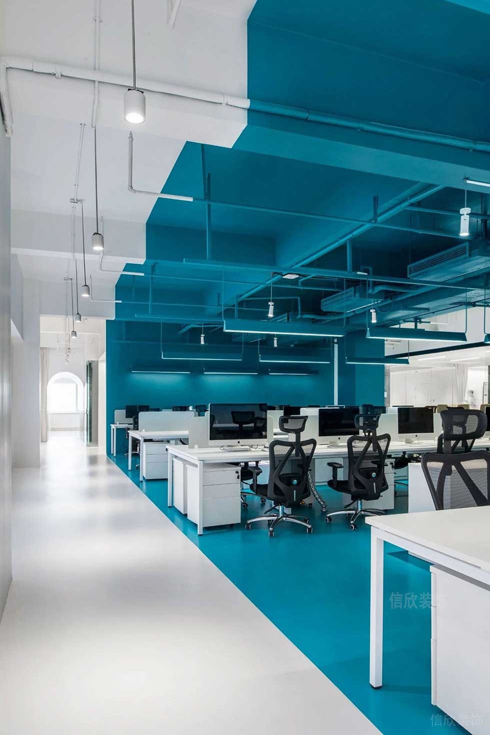 現(xiàn)代簡約風(fēng)格辦公室裝修圖