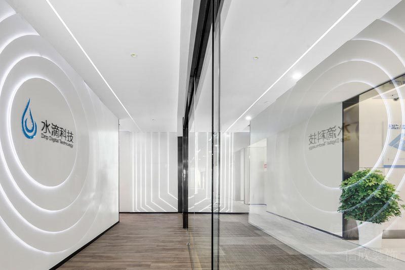 燈飾設(shè)計環(huán)形圓框白色集墻板玻璃智能門木質(zhì)過道設(shè)計圖辦公室