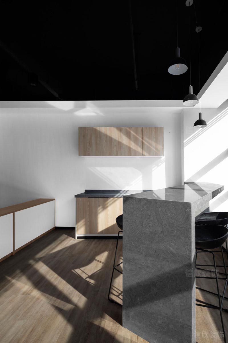 南山區(qū)世茂前海中心白色調(diào)辦公室裝修設(shè)計(jì)