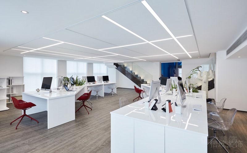 木飾面效果圖簡約效果圖工位設計辦公室燈飾線條裝修