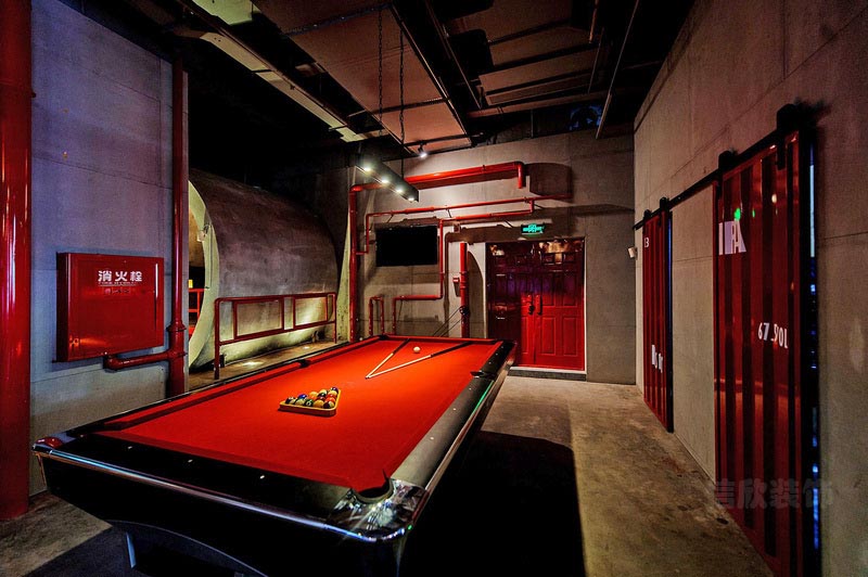 工業(yè)裝修風(fēng)格的臺(tái)球室